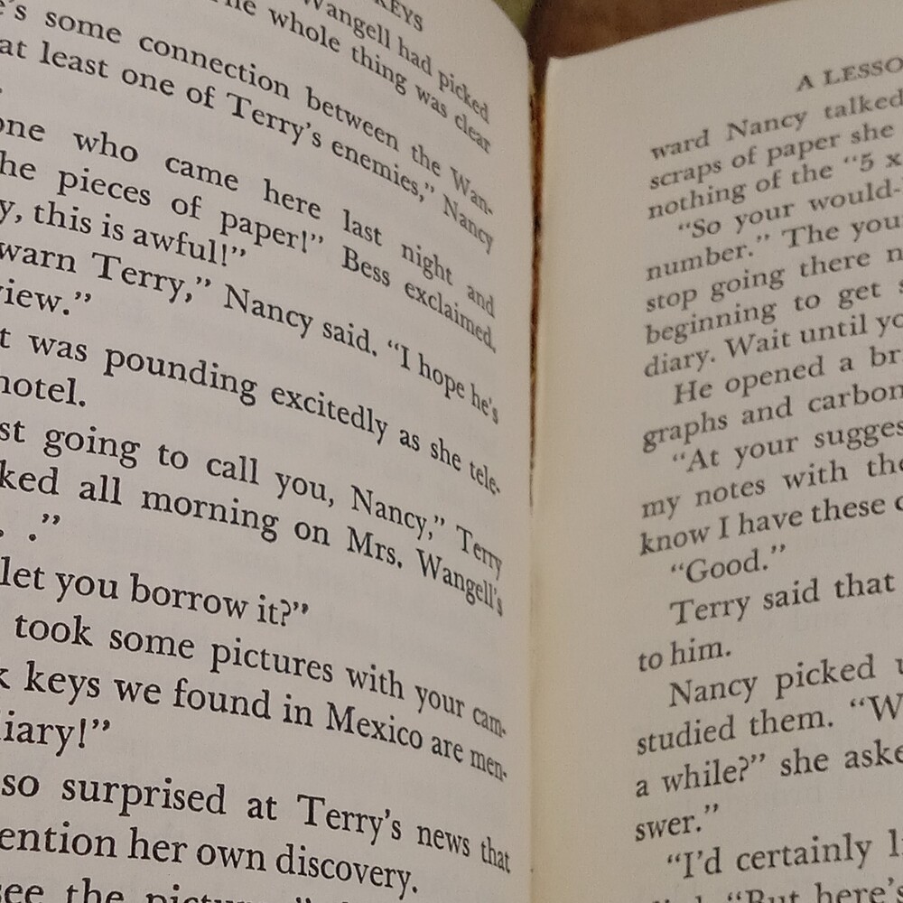 NANCY DREW Yellow Book #28 The Clue Of The Black Keys LIBRARY Rough Condition - Picture 6 of 15